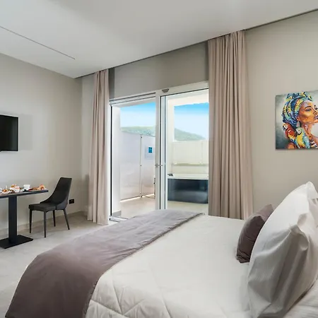 Hotel Emerald 4*