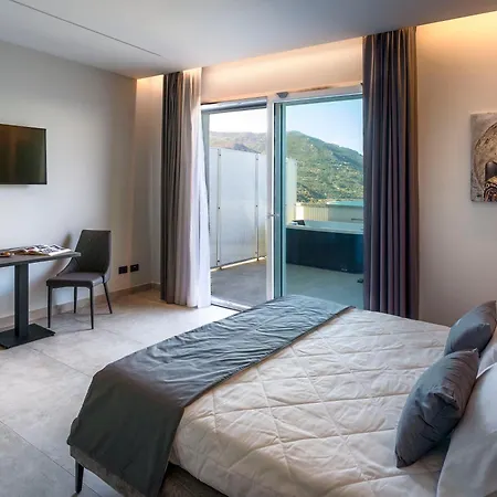 Emerald Hotel 4*